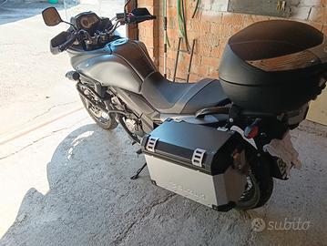 Suzuki 650   SV.   km 6300.   anno 2016