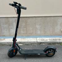 Monopattino Elettrico NAVEE V40