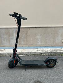 Monopattino Elettrico NAVEE V40