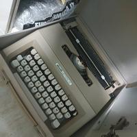 macchina da scrivere olivetti