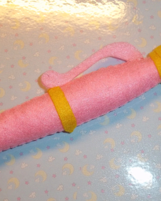 Peluche Penna lunare Sailor Moon.