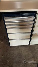 Mobile per studio dentistico, dentista