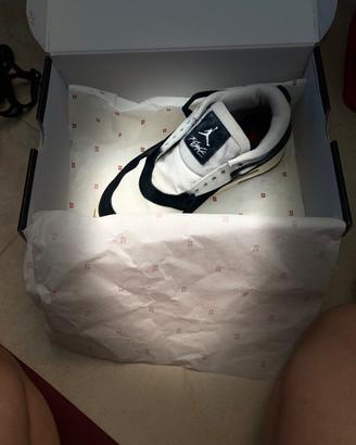 Nike Air Jordan 4RM bianche e nere
