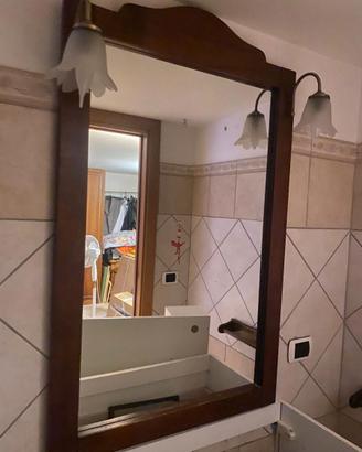 Specchio con luci per bagno.