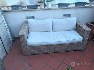 Divano vimini con cuscini