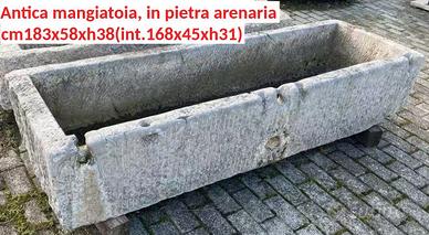 Antiche vasche mangiatoie abbeveratoi di pietra