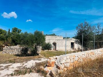 Trullo con terreno Villa Castelli BR