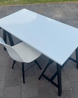 Scrivania + Sedia + Testiera + Lampadario