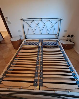Letto in ferro battuto con reti motorizzate