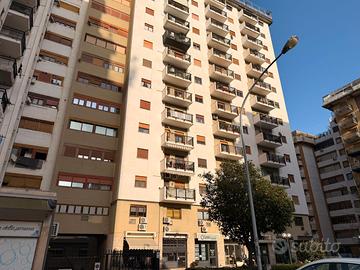 Via spinelli zona de gasperi 239 mq da dividere