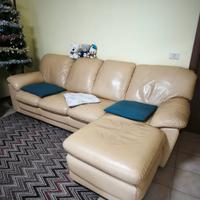 Divano 4 posti in pelle color crema 