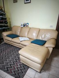 Divano 4 posti in pelle color crema 