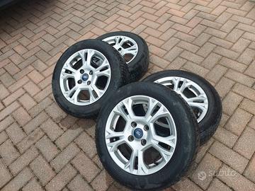 4 cerchi lega con gomme invernali int. fori4x108