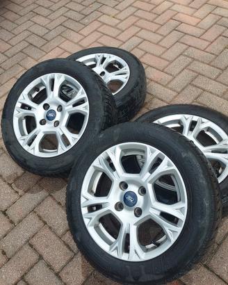 4 cerchi lega con gomme invernali int. fori4x108