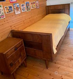 camera da letto vintage in legno