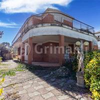 VILLA Singola in Città con vista mare