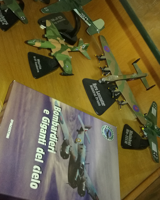 Collezione completa modellini aerei bombardieri 26