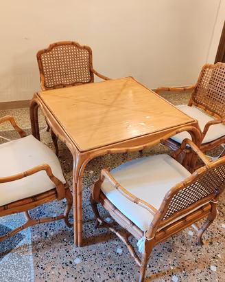 Tavolo in legno 