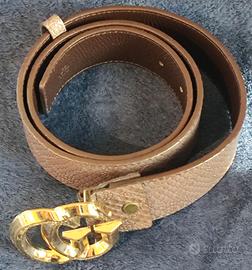 Cintura Gucci pelle goffrata fibbia GG dorata