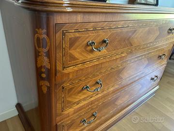 Cassettone intarsiato con comodino