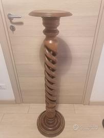 Colonna in legno vintage con design a spirale