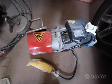 Elevatore a Bandiera DM200i