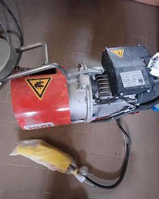 Elevatore a Bandiera DM200i