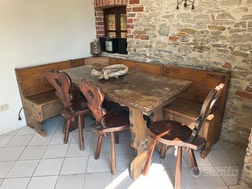 ANGOLO PANCA CON TAVOLO STILE TIROLESE