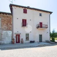 VILLA A SCHIERA CENTRALE A BRESCIA