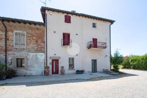 VILLA A SCHIERA CENTRALE A BRESCIA