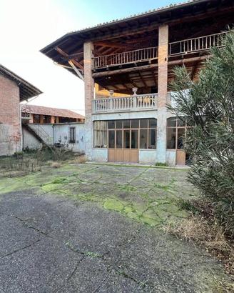 Casa indipendente di 334 m² con più di 5 locali a 