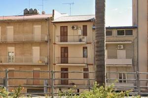 Palazzina indipendente con magazzino Commerciale