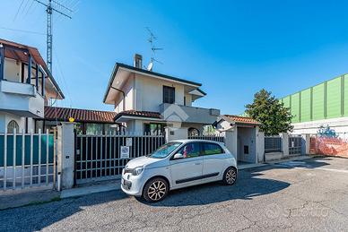 VILLA SINGOLA A LAINATE