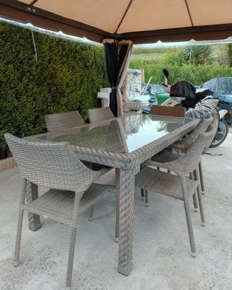 Tavolo e sedie da giardino 