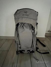 Zaino alpinismo usato Arcteryx Alpha 35 grigio