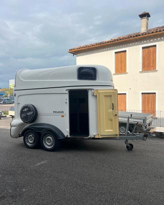 Trailer trasporto due cavalli HUMBAUR PEGASUS 2000