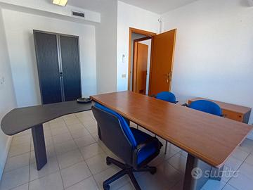 Ufficio arredato e luminoso 15 mq - Tutto incluso