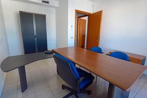 Ufficio arredato e luminoso 15 mq - Tutto incluso