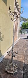 vecchio attaccapanni in ferro battuto 