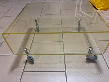 Tavolino con rotelle