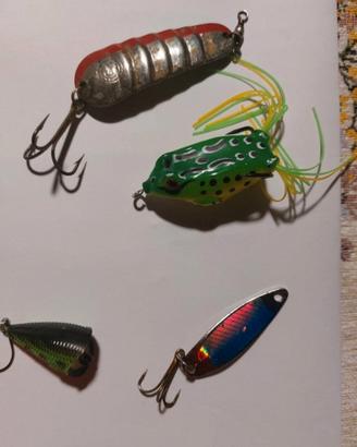 Set di 4 esche artificiali da pesca