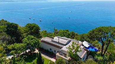 Villa di 300 m² con più di 5 locali a Pollica