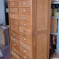 Vecchio mobile da ufficio 