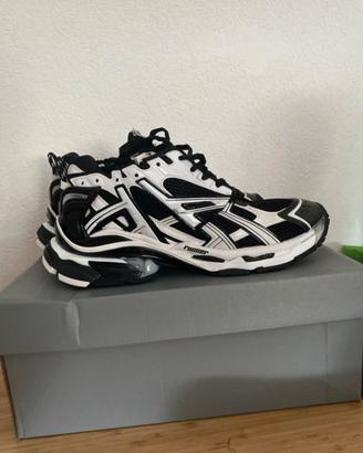 Balenciaga runner