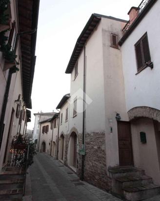 CASA SEMINDIPENDENTE A VALTOPINA