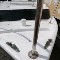 Barca a vela doppia chiglia