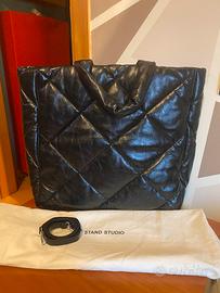 Borsa Stand Studio