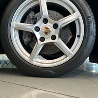 cerchi lega 18' pneumatici 235/45 r18 porsche