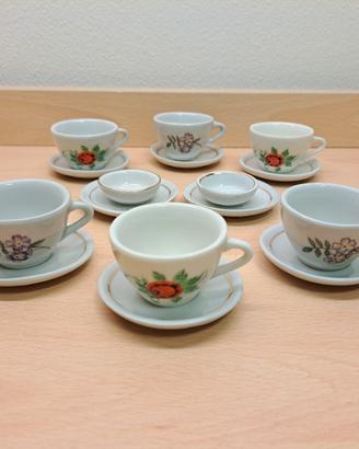Set di tazzine, piattini e ciotoline giocattolo