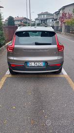 Volvo XC40 B4AWD momemtum pro